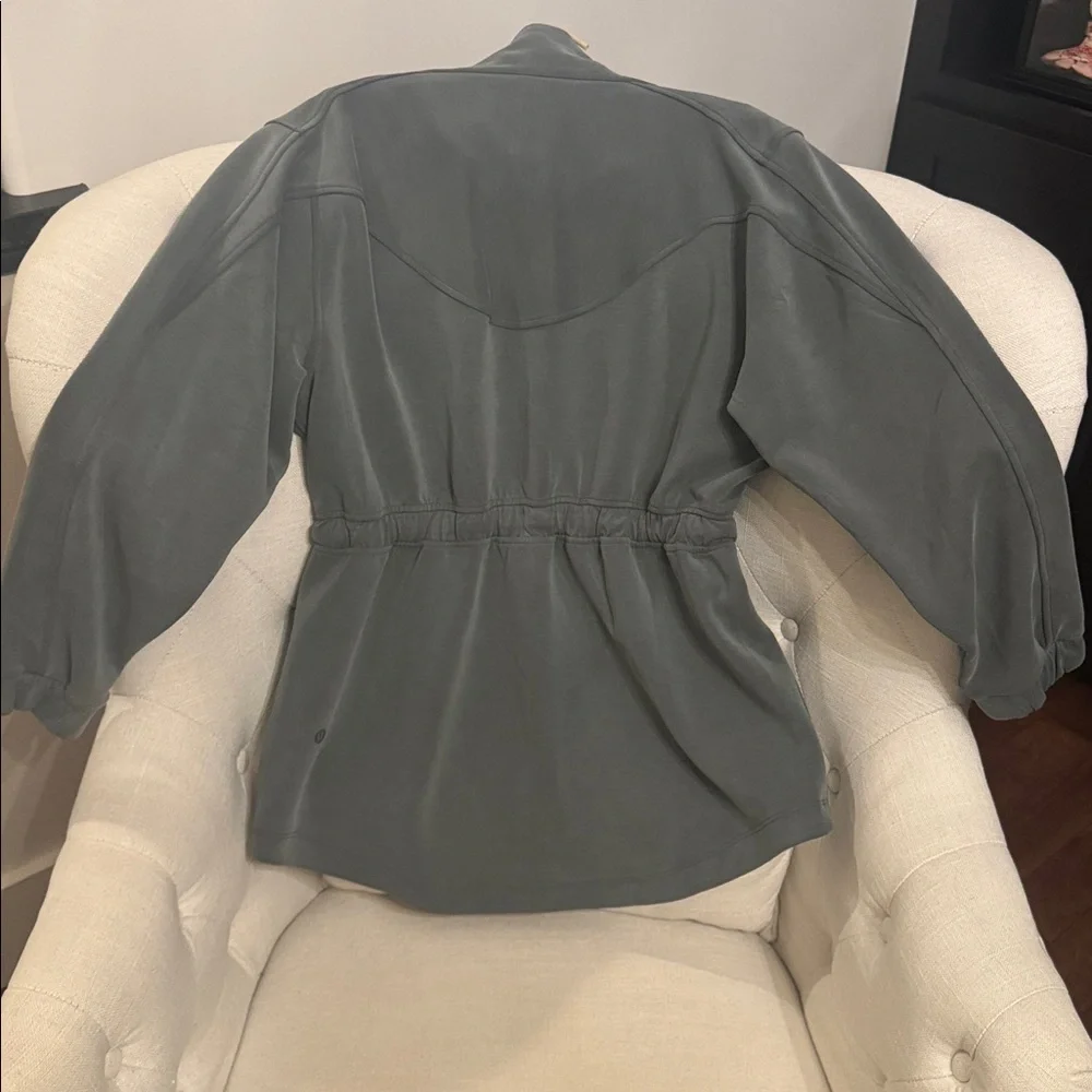 NWT Lululemon Softstreme Cinch-Waist Jacket Smoked Spruce Size 6 - Picture 13 of 15